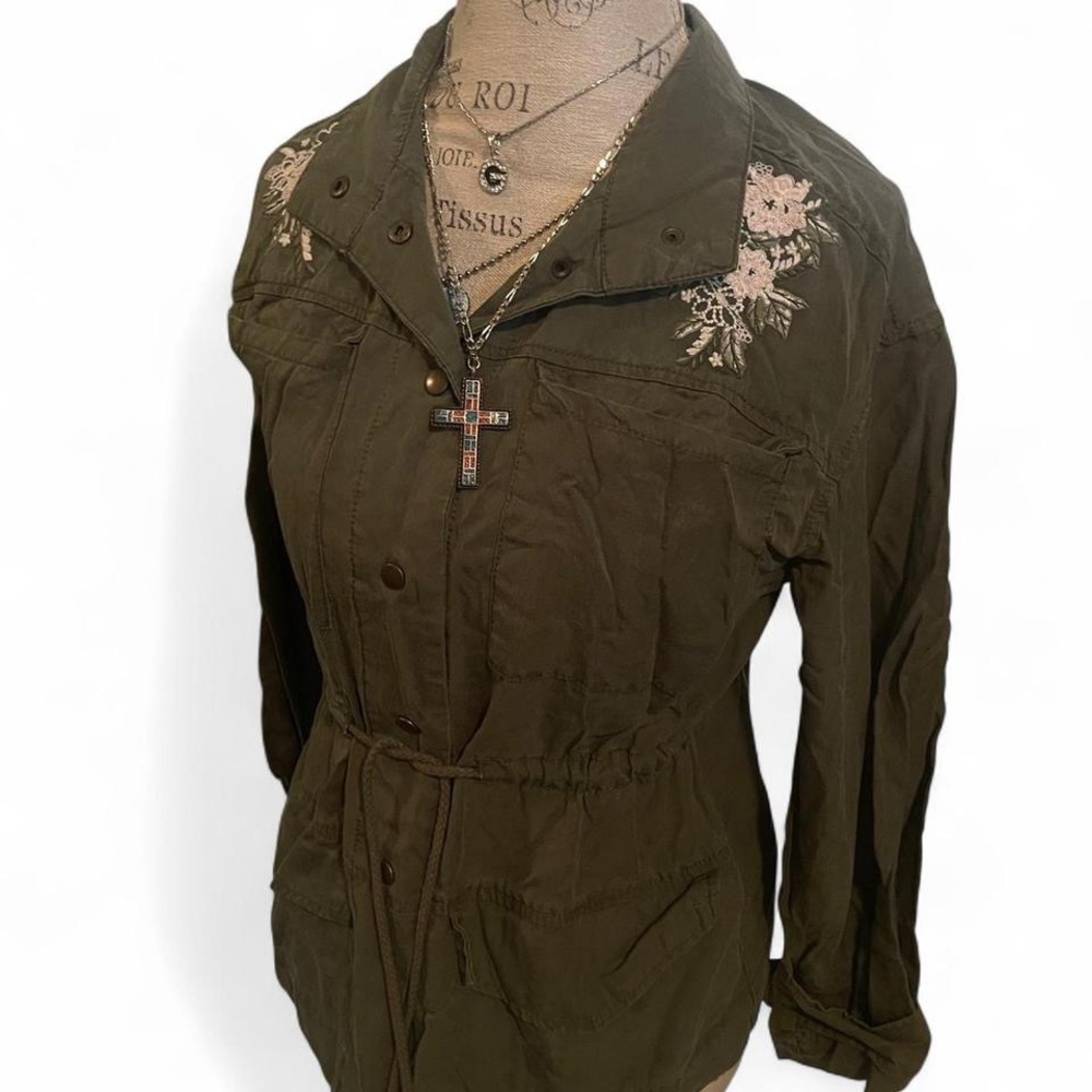 ARMY GREEN MILITARY JACKET • WHITE FLORAL APPLIQUÉS • TIE WAIST • SIZE - SMALL